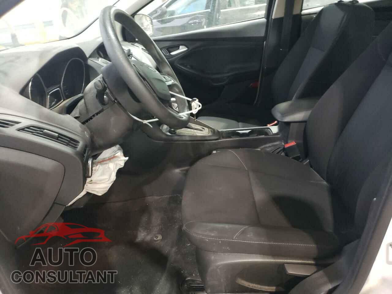 FORD FOCUS 2015 - 1FADP3F25FL250046