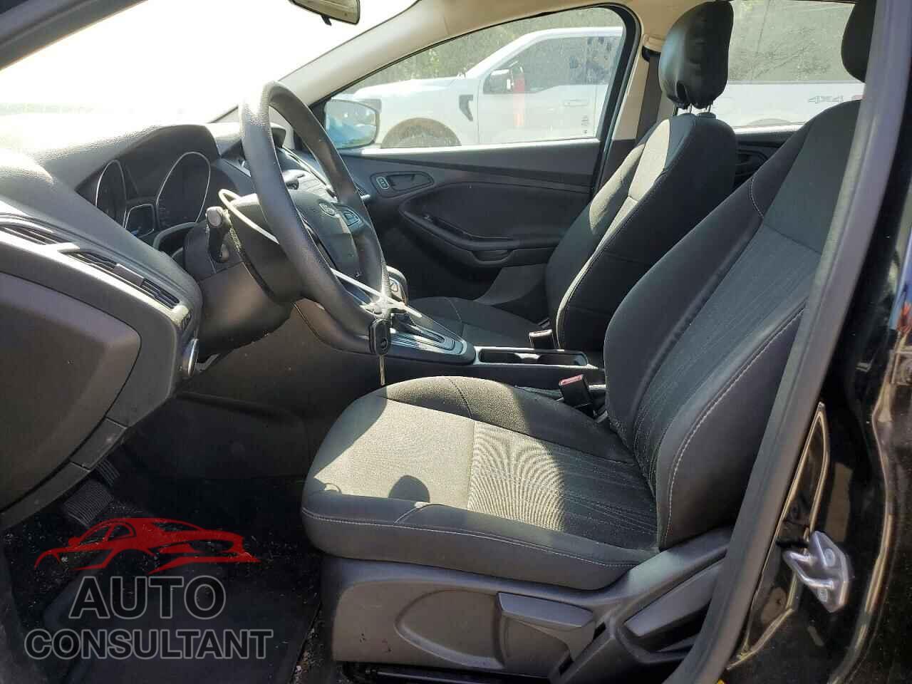 FORD FOCUS 2017 - 1FADP3E25HL251251