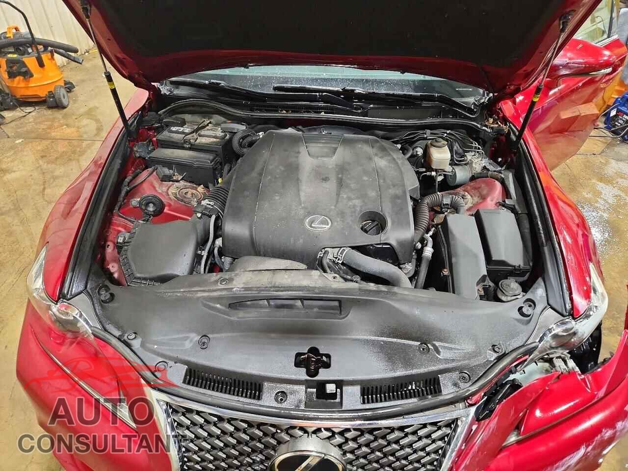 LEXUS IS 2015 - JTHCF1D28F5018124