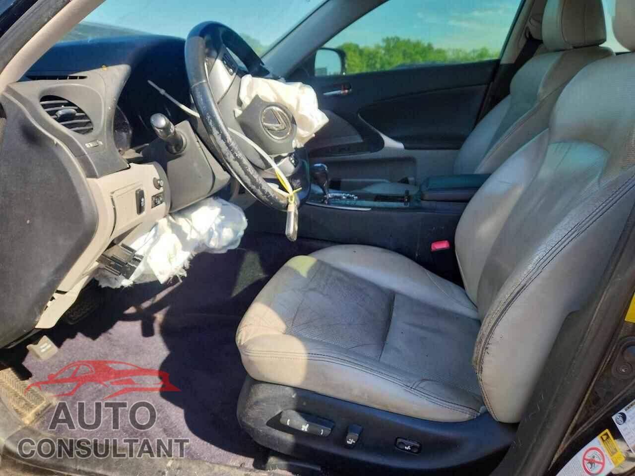 LEXUS IS 2012 - JTHBF5C25C5180924