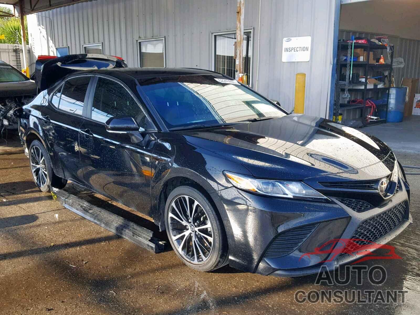 TOYOTA CAMRY 2018 - 4T1B11HK2JU041706