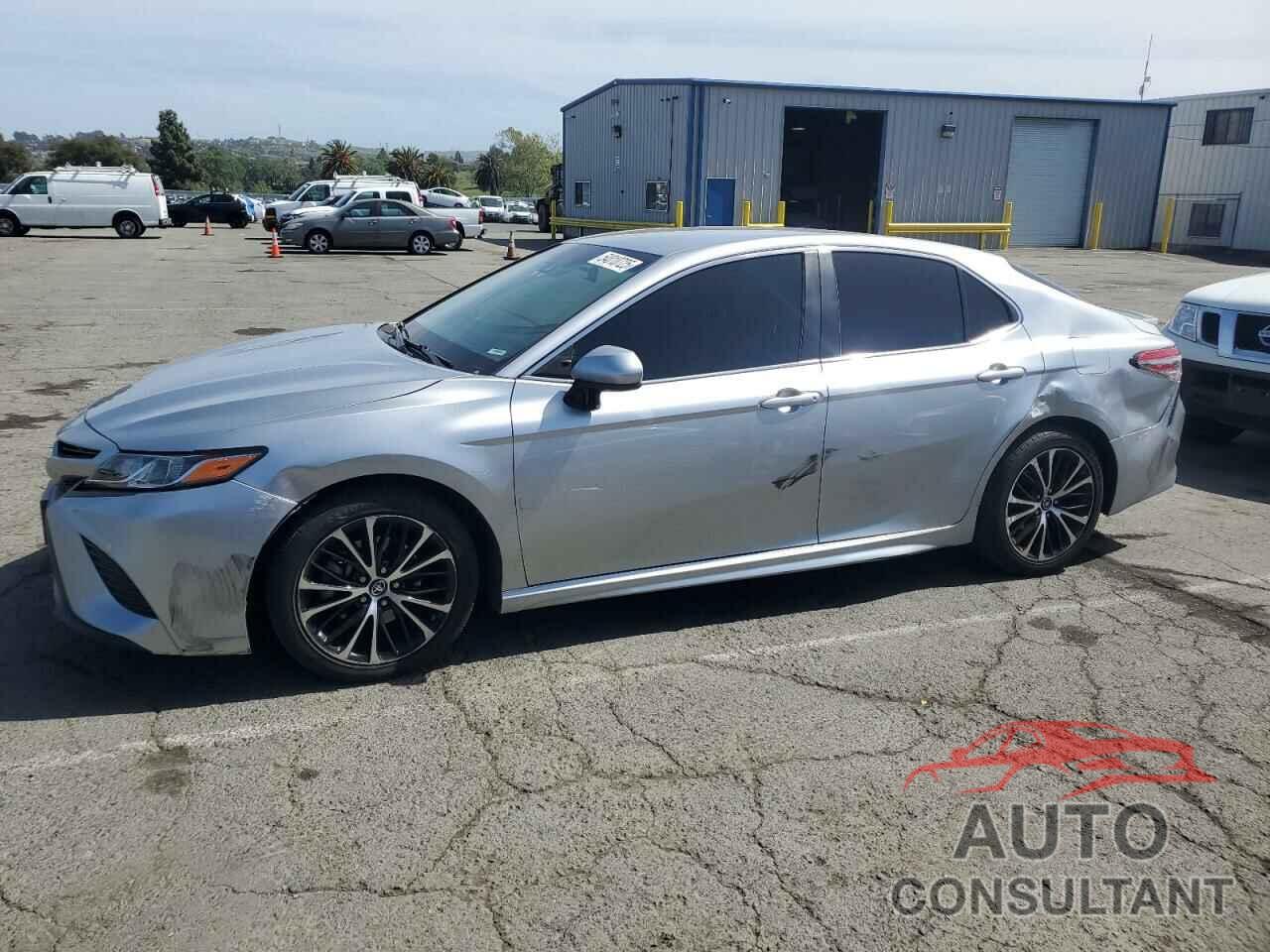 TOYOTA CAMRY 2018 - 4T1B11HK0JU057340