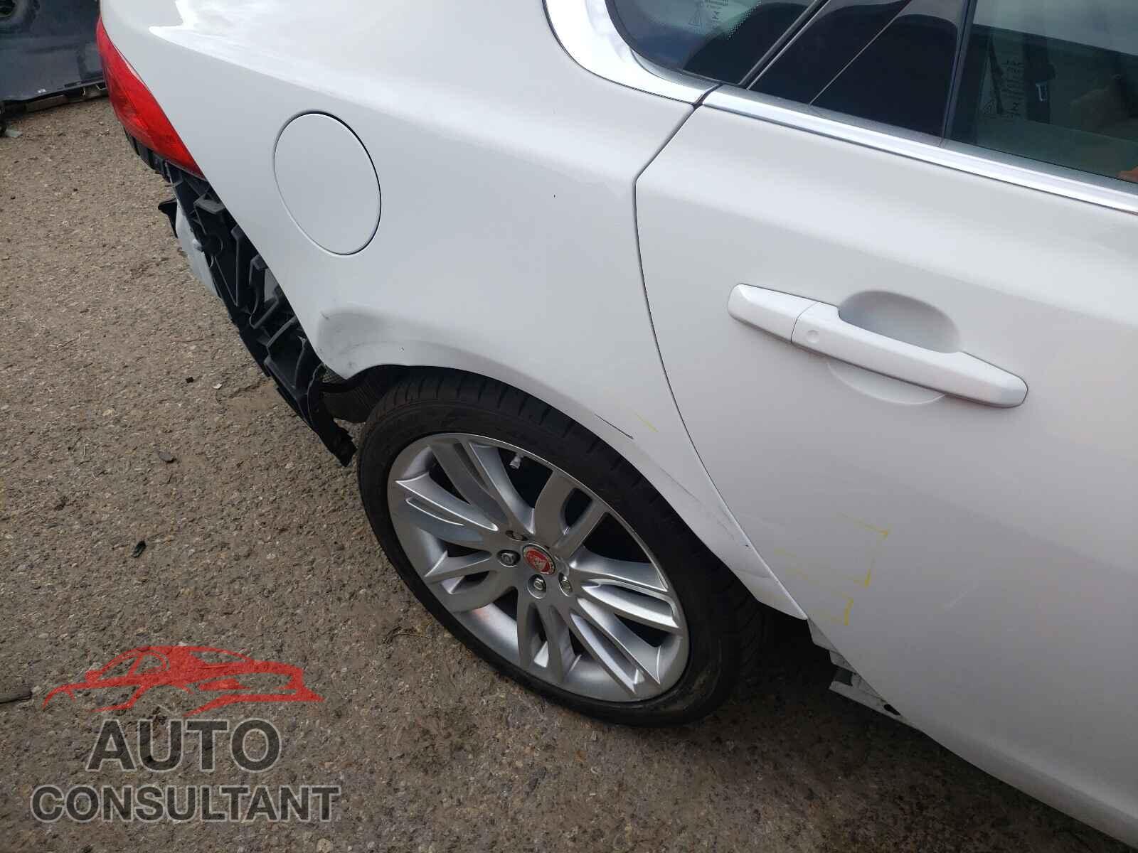 JAGUAR XF 2017 - SAJBE4BV9HCY32670