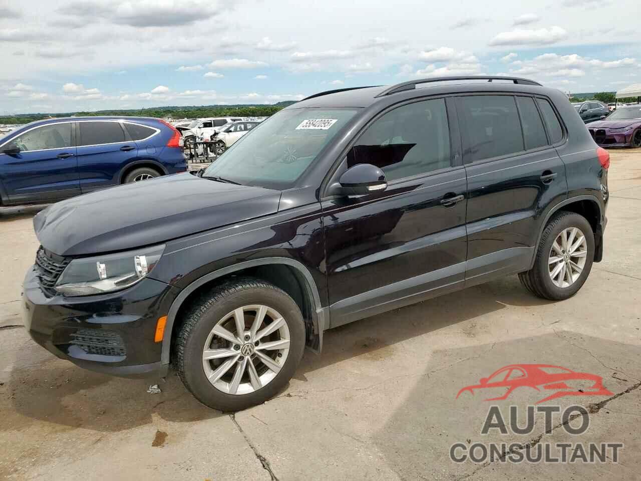 VOLKSWAGEN TIGUAN 2017 - WVGAV7AX0HK051875