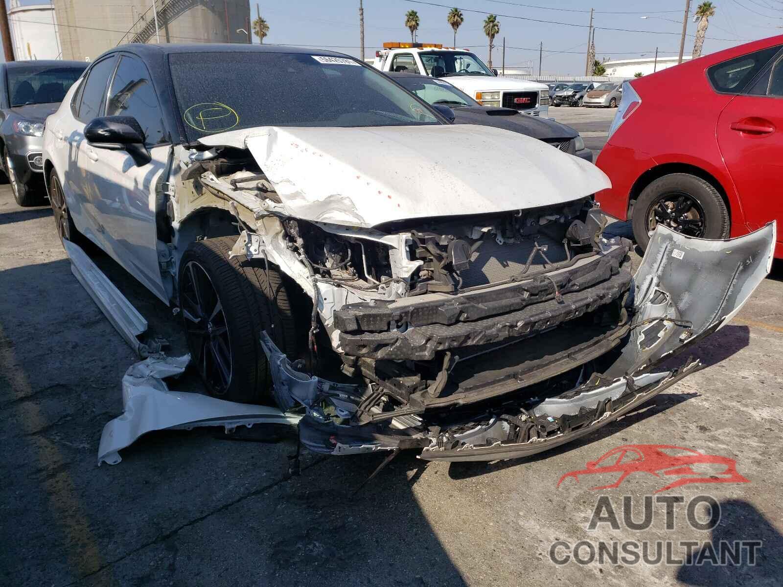 TOYOTA CAMRY 2018 - 4T1B61HK3JU101509