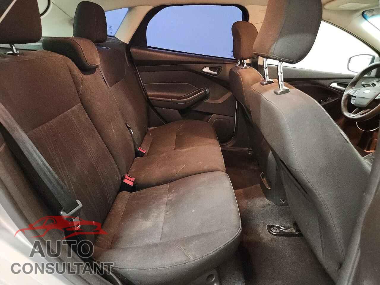 FORD FOCUS 2017 - 1FADP3K29HL318941