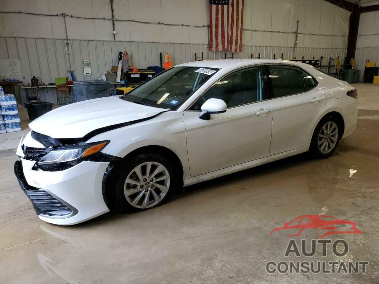 TOYOTA CAMRY 2022 - 4T1C11AK6NU640886