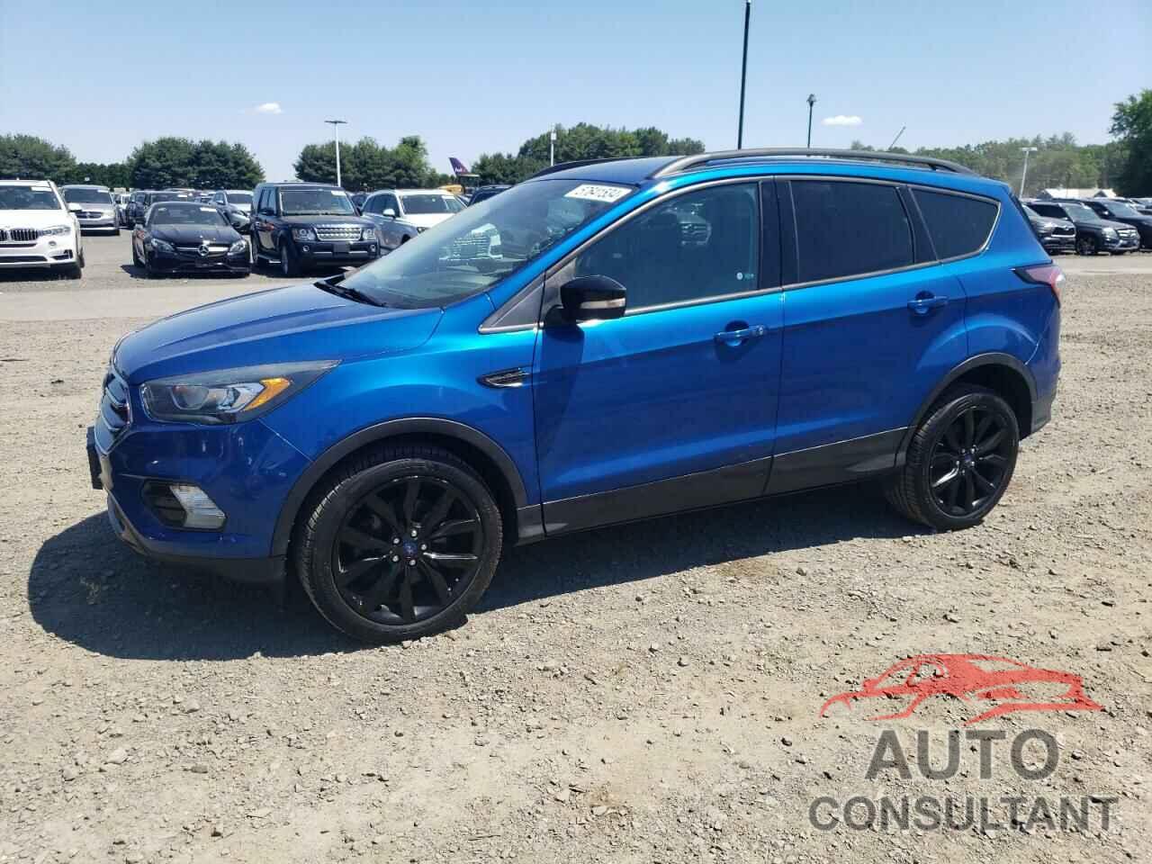 FORD ESCAPE 2017 - 1FMCU9J99HUC13046