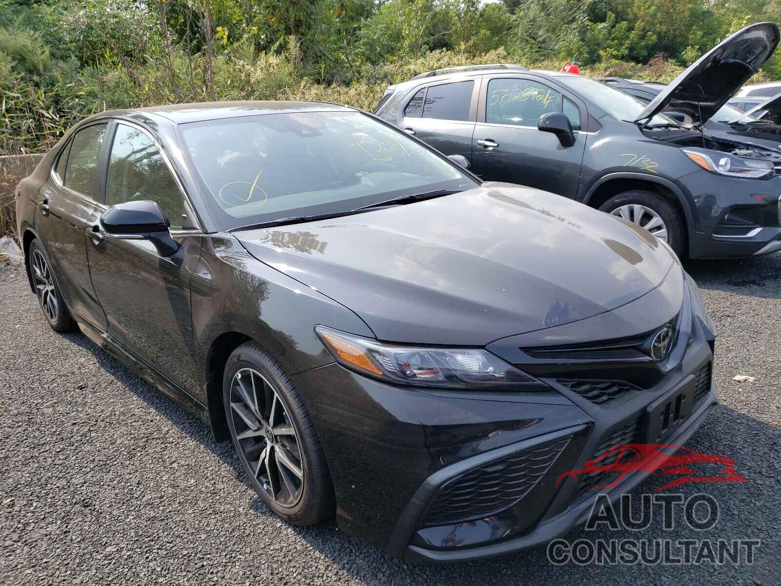 TOYOTA CAMRY 2021 - 4T1G11BK0MU047085