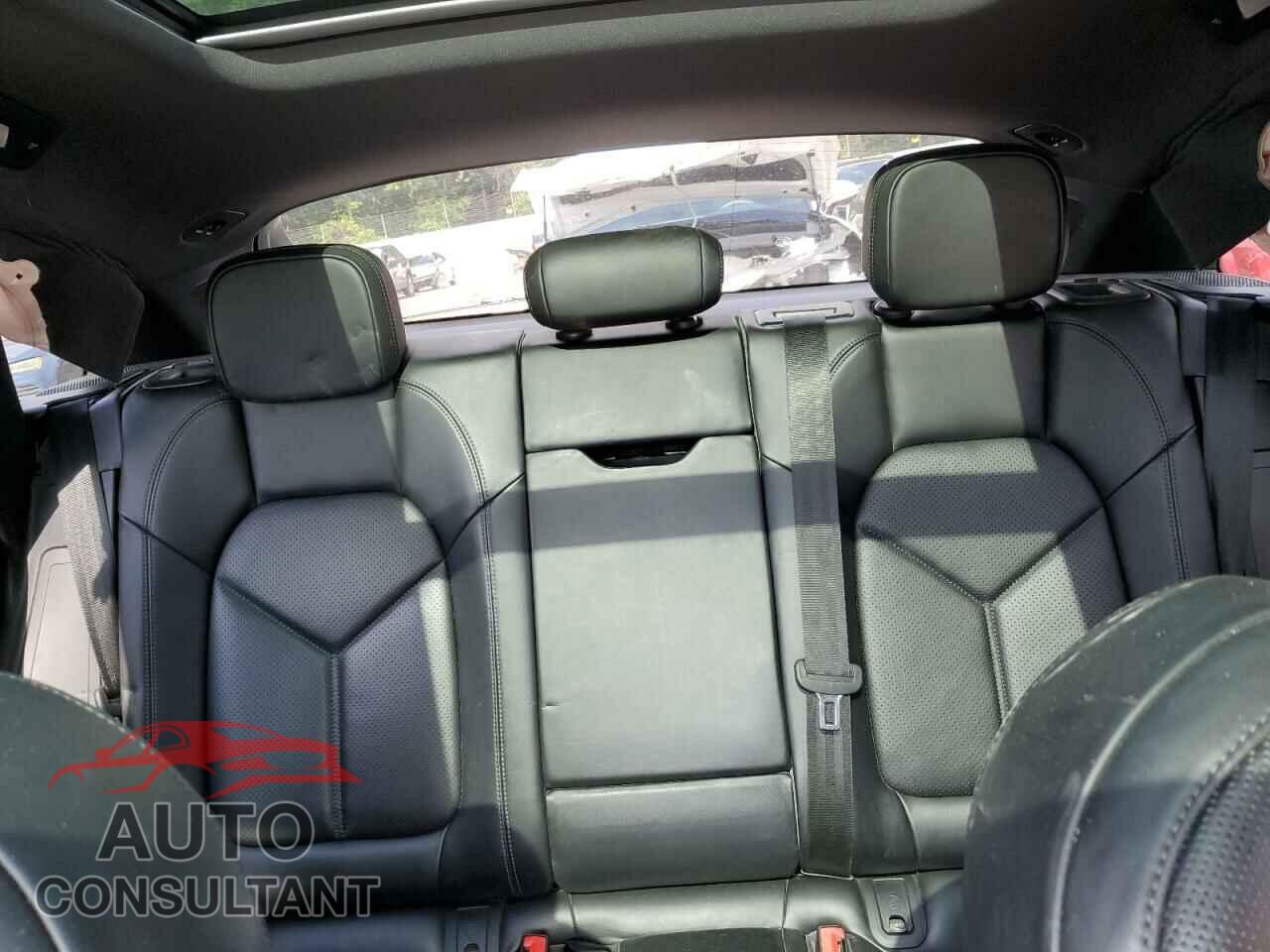 PORSCHE MACAN 2018 - WP1AA2A54JLB08580