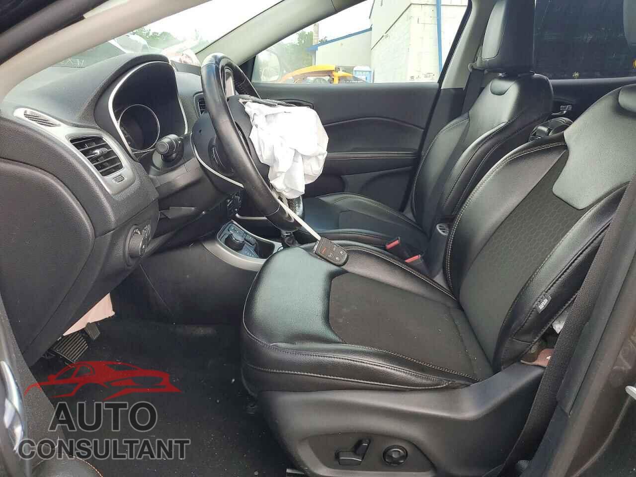 JEEP COMPASS 2020 - 3C4NJDBB0LT116895