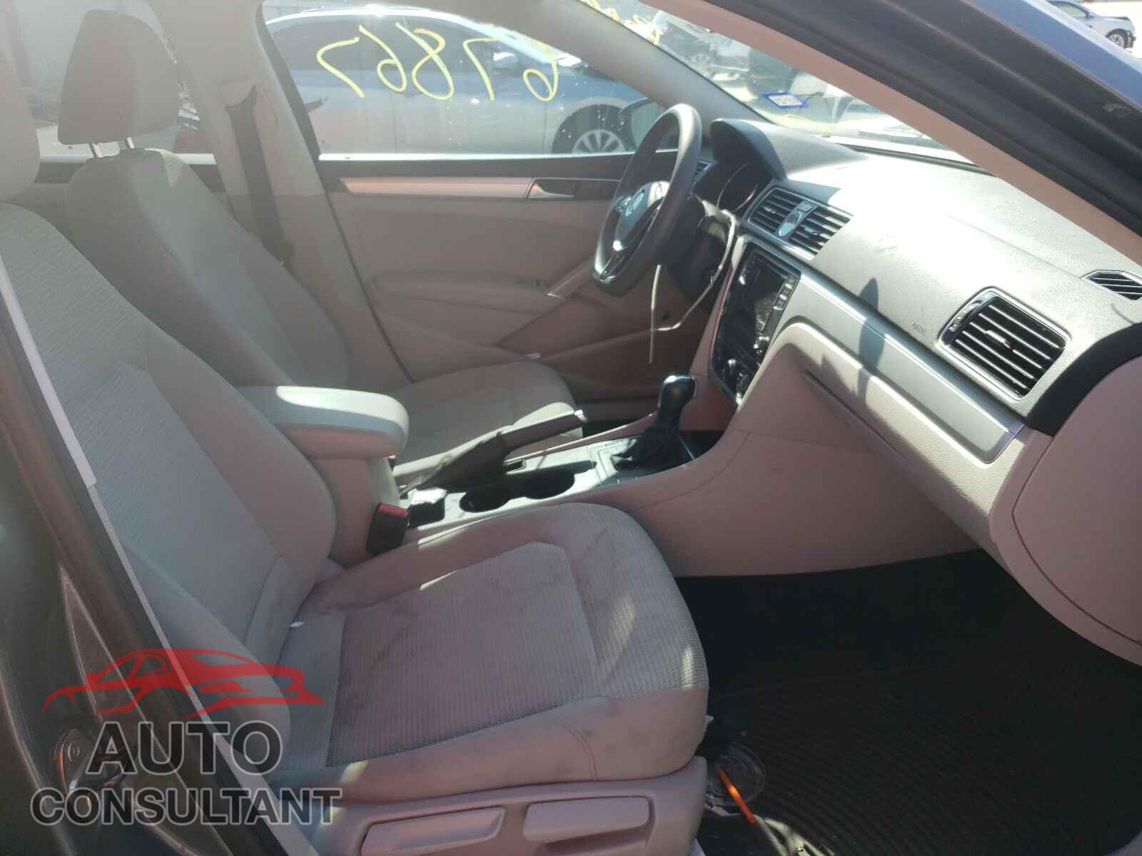 VOLKSWAGEN PASSAT 2017 - 1VWAT7A36HC084992