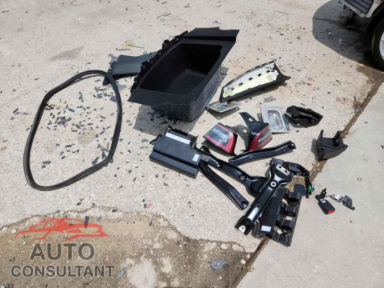 TESLA MODEL 3 2020 - 5YJ3E1EB4LF712323
