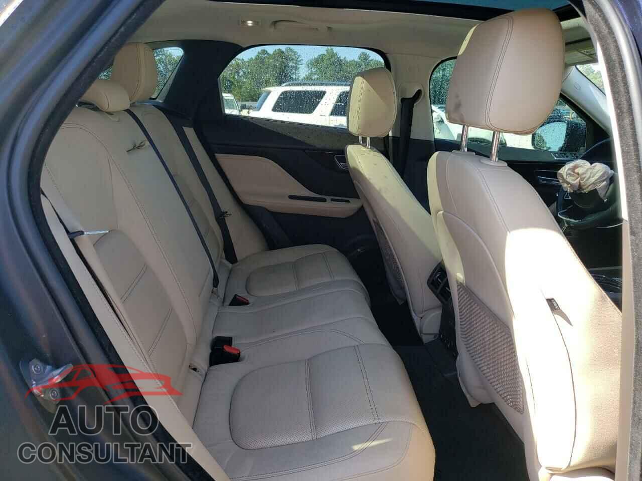 JAGUAR F-PACE 2017 - SADCK2BV8HA891676