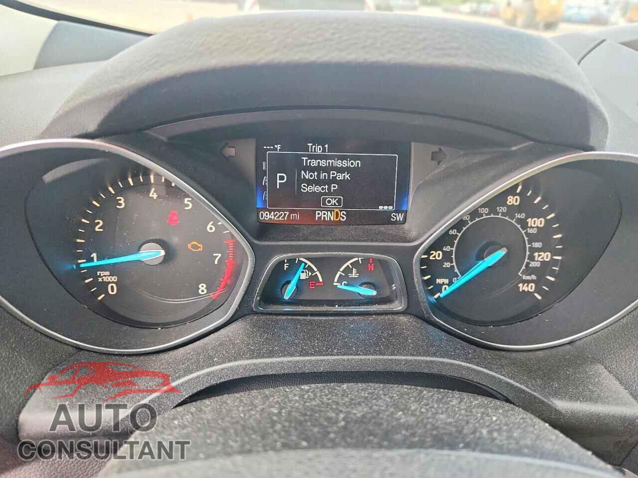 FORD ESCAPE 2017 - 1FMCU9GD8HUC66929