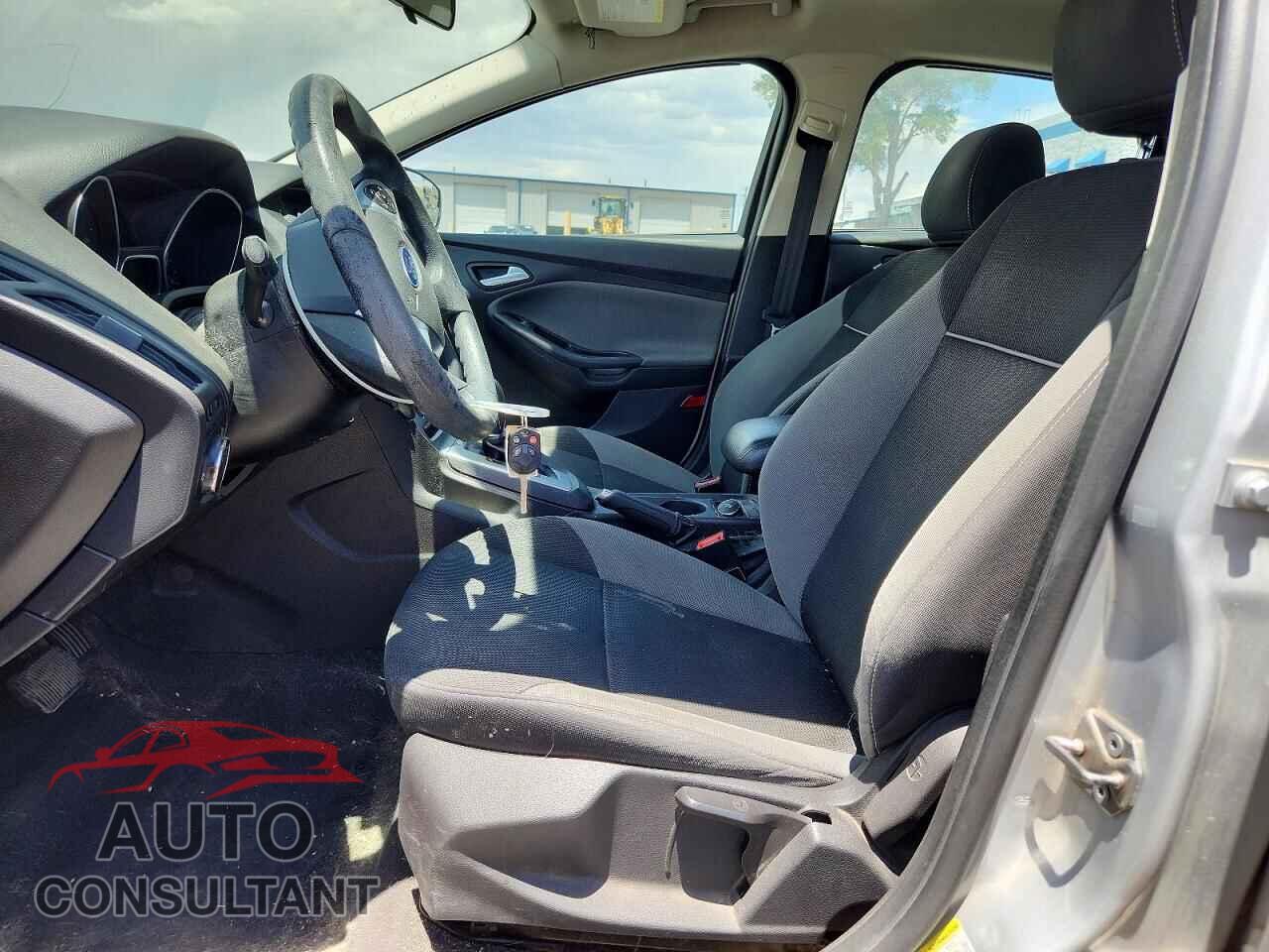 FORD FOCUS 2014 - 1FADP3K2XEL313596