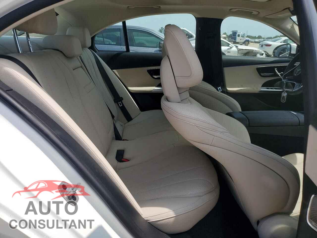 MERCEDES-BENZ E-CLASS 2024 - W1KLF4HB7RA008232