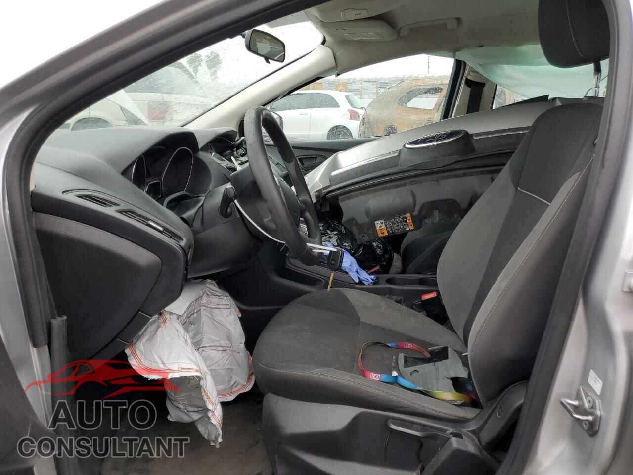 FORD FOCUS 2014 - 1FADP3E27EL401095