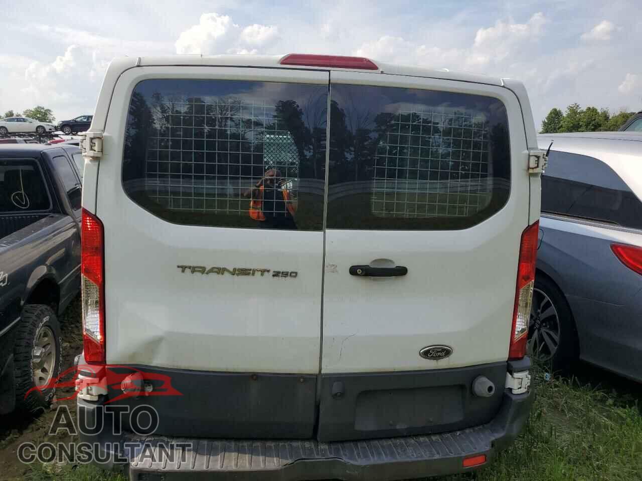 FORD TRANSIT 2018 - 1FTYR2ZM7JKA01081