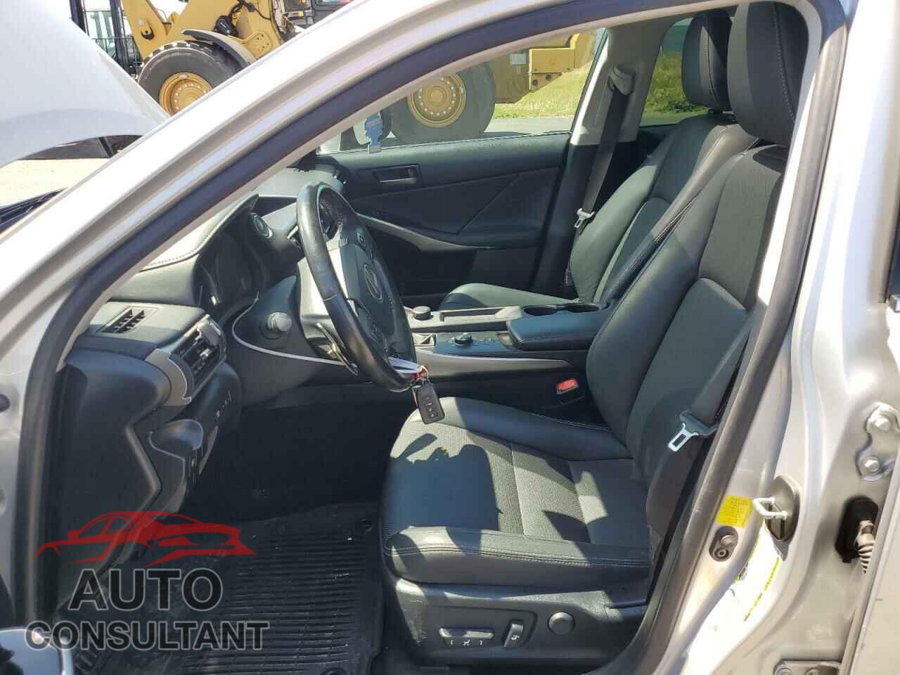 LEXUS IS 2017 - JTHBA1D24H5051716