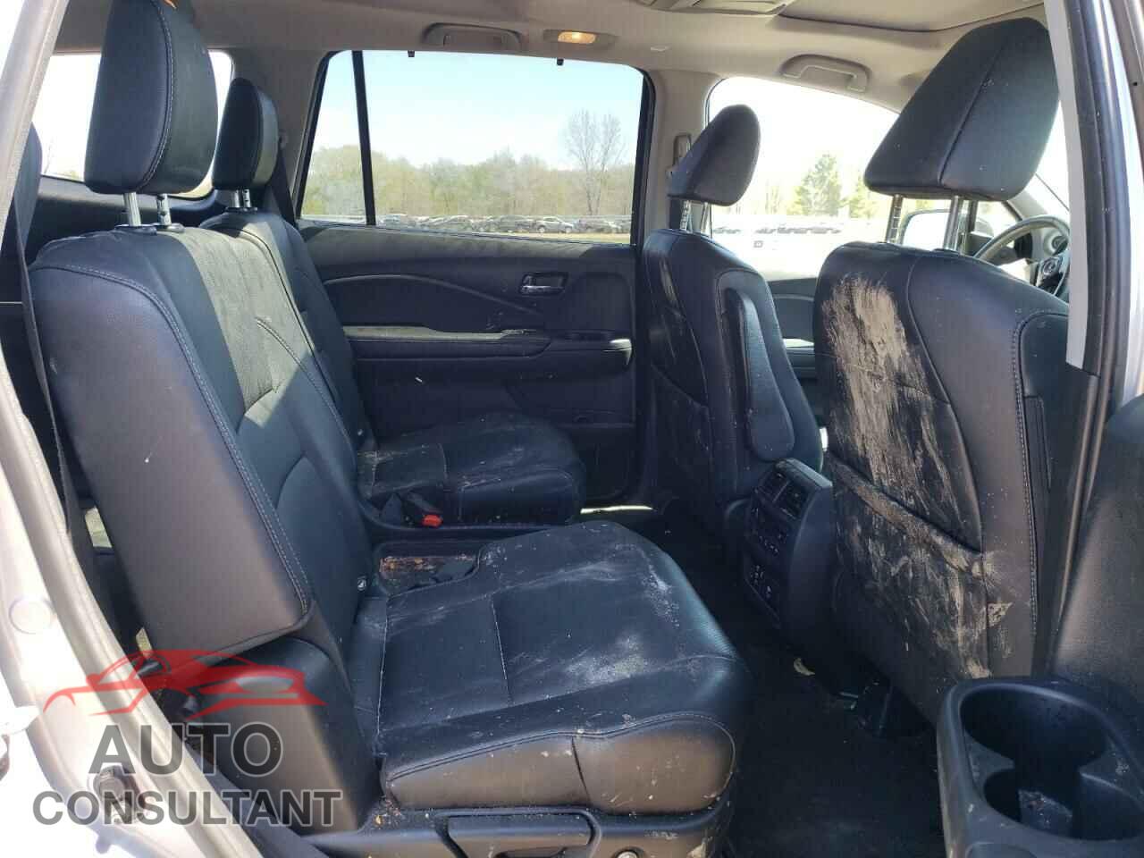 HONDA PILOT 2017 - 5FNYF6H02HB048783