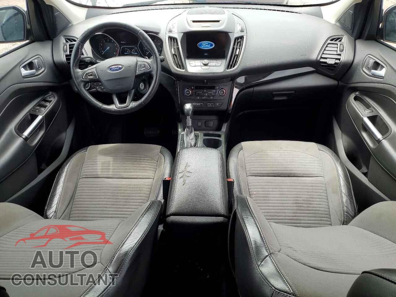 FORD ESCAPE 2017 - 1FMCU0GD6HUC34010