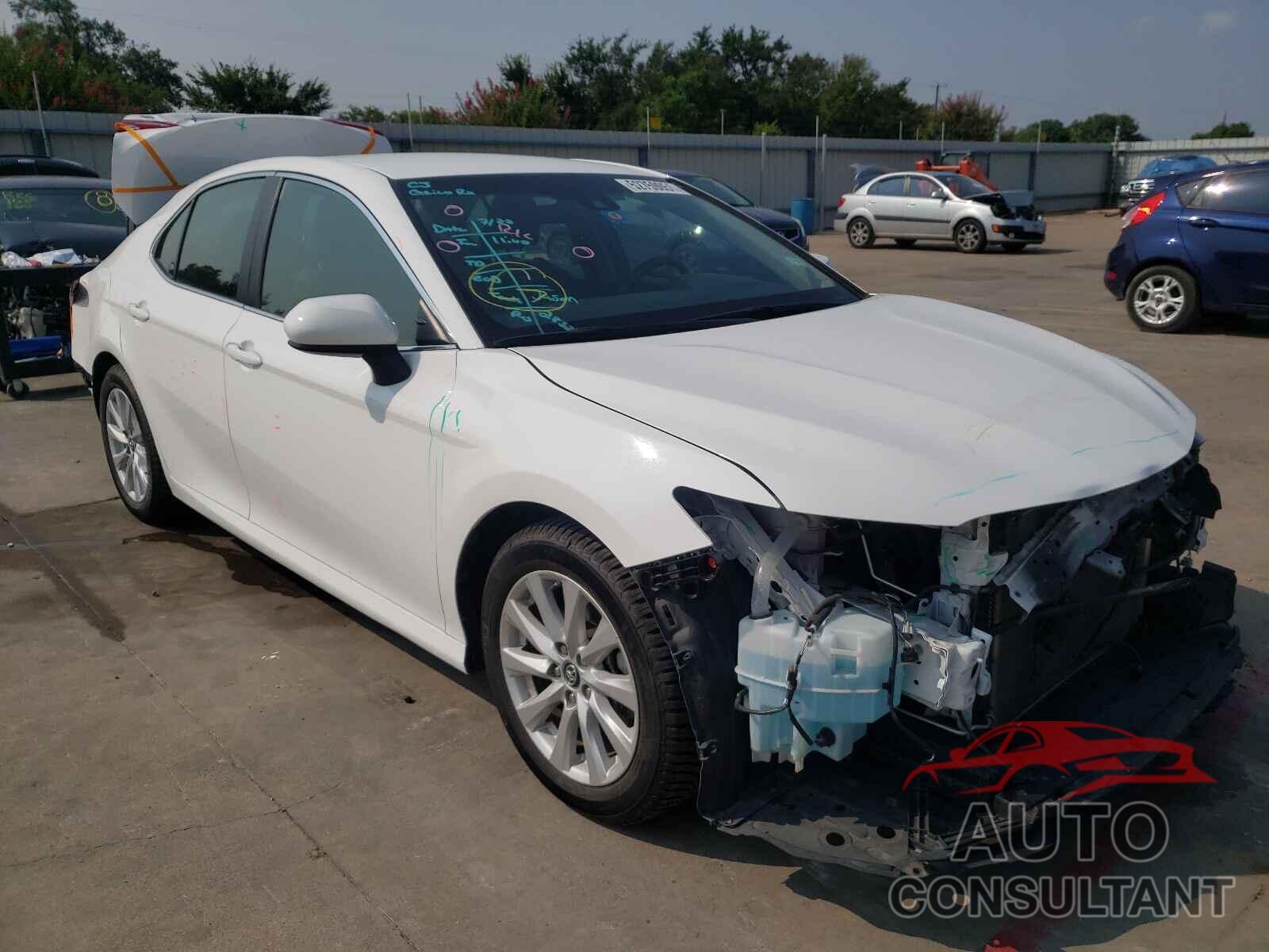 TOYOTA CAMRY 2018 - 4T1B11HK1JU563484