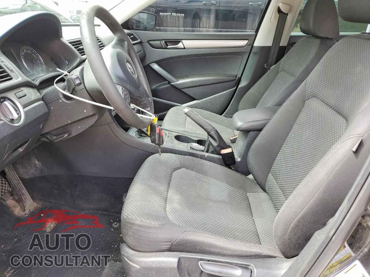 VOLKSWAGEN PASSAT 2013 - 1VWAH7A35DC013133