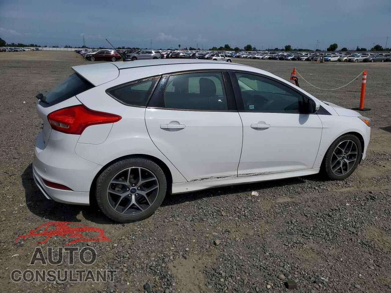 FORD FOCUS 2016 - 1FADP3K26GL362149