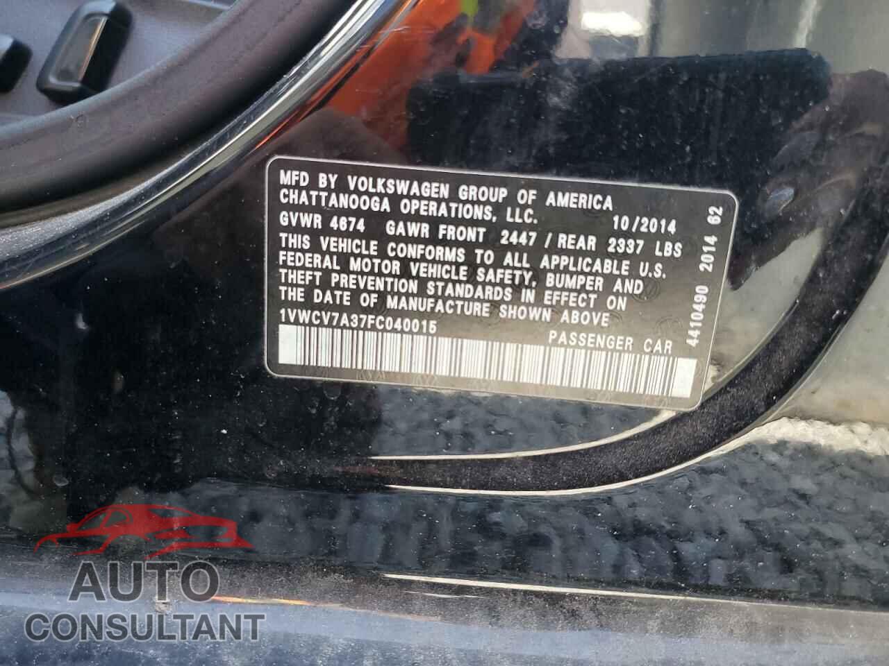 VOLKSWAGEN PASSAT 2015 - 1VWCV7A37FC040015