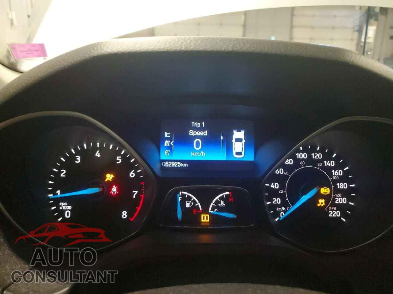 FORD FOCUS 2015 - 1FADP3E27FL257923