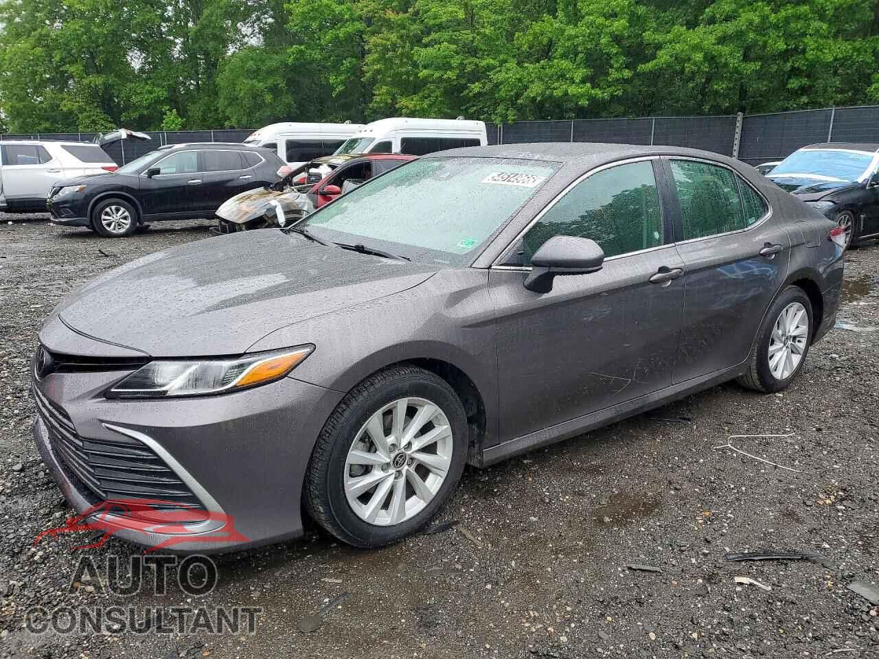 TOYOTA CAMRY 2022 - 4T1C11AK0NU009499