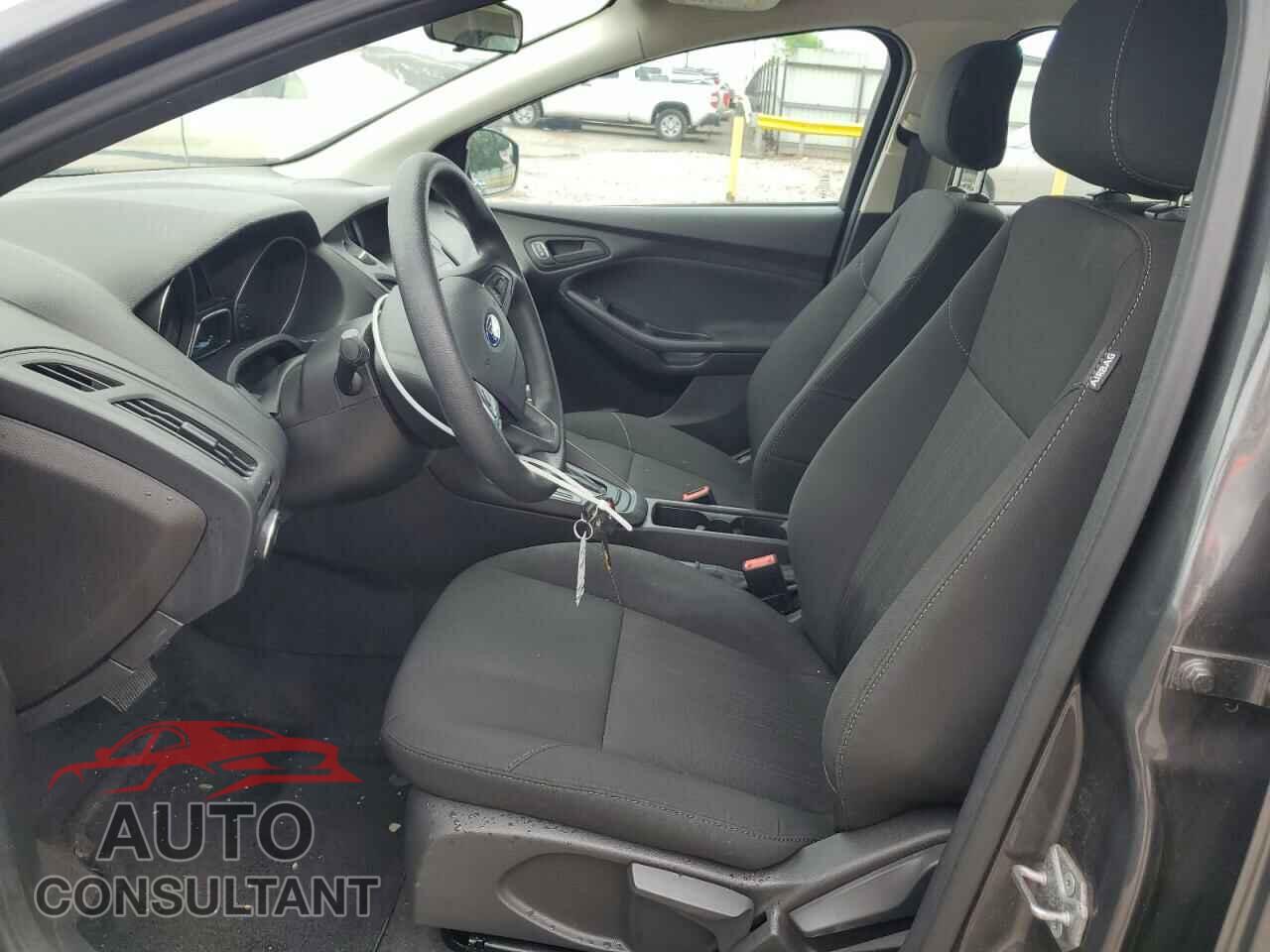 FORD FOCUS 2017 - 1FADP3E24HL222565