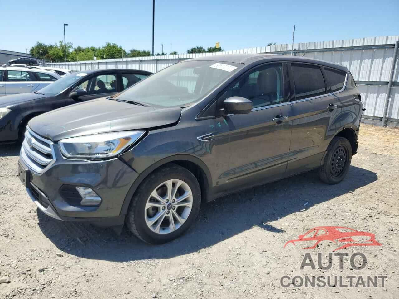 FORD ESCAPE 2017 - 1FMCU0GD0HUC27022