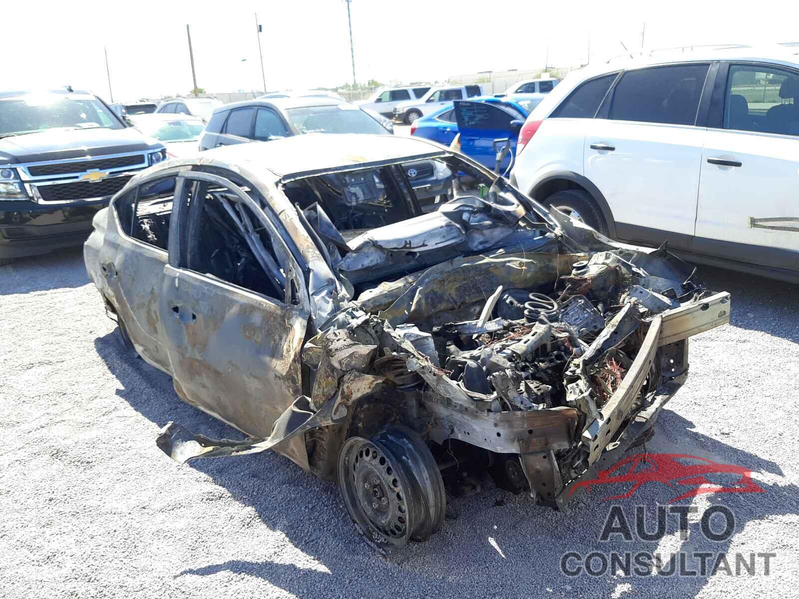 NISSAN VERSA 2019 - 3N1CN7APXKL841125