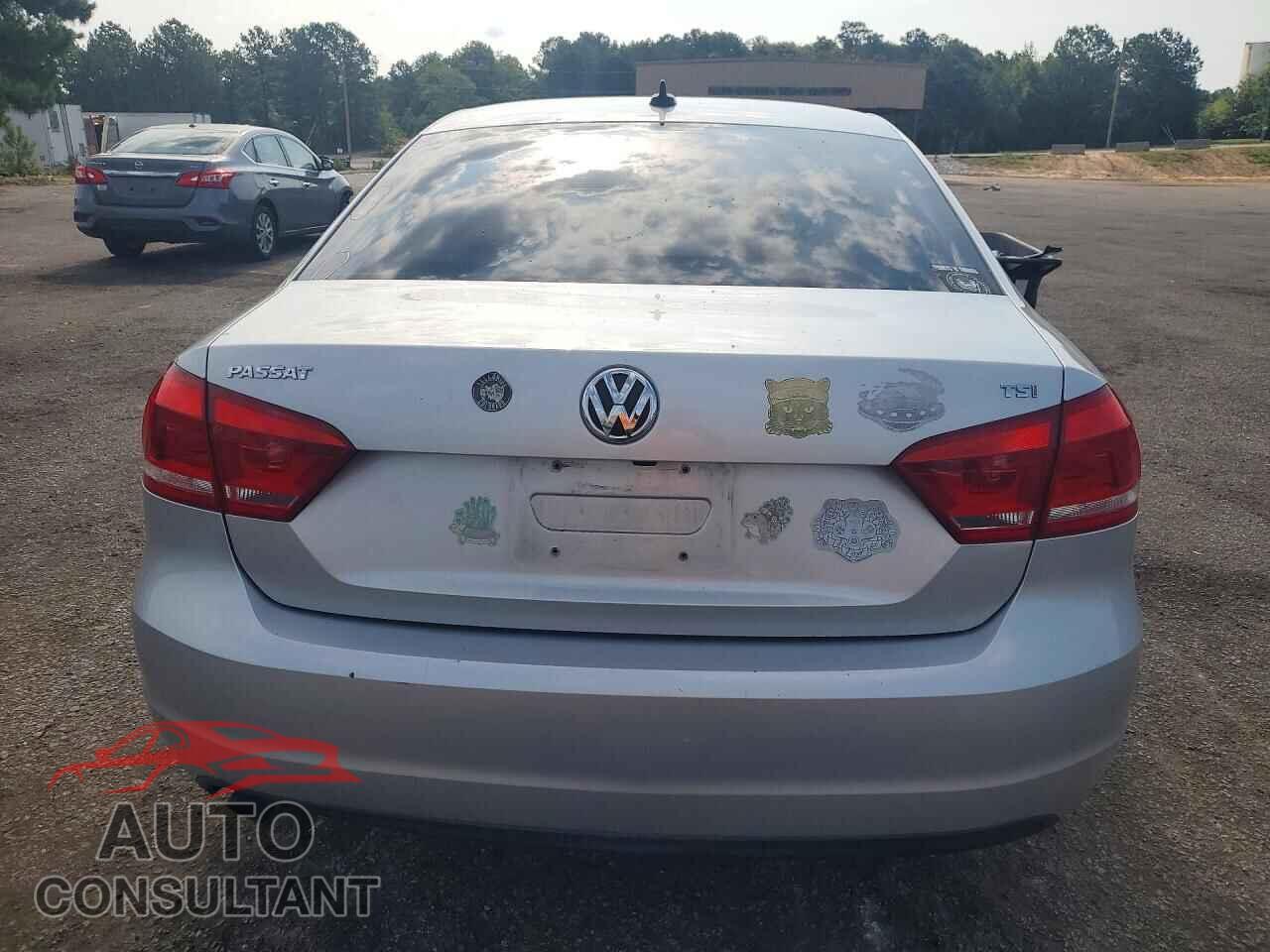 VOLKSWAGEN PASSAT 2015 - 1VWAT7A35FC104792