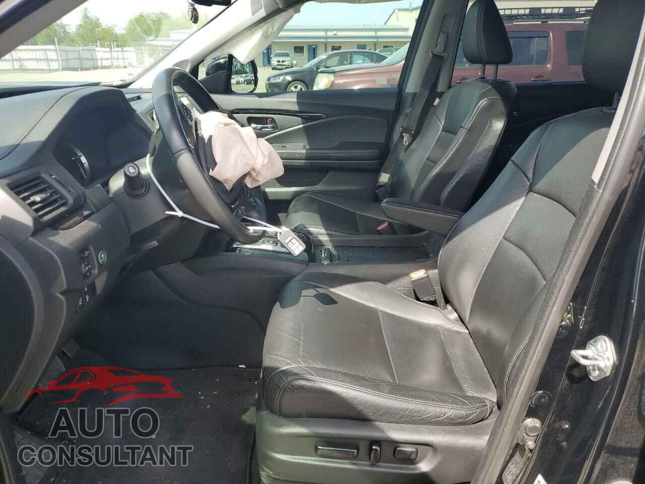 HONDA PILOT 2017 - 5FNYF6H96HB062152