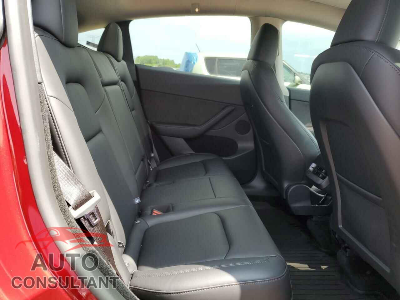 TESLA MODEL Y 2025 - 7SAYGDEE4SF215642