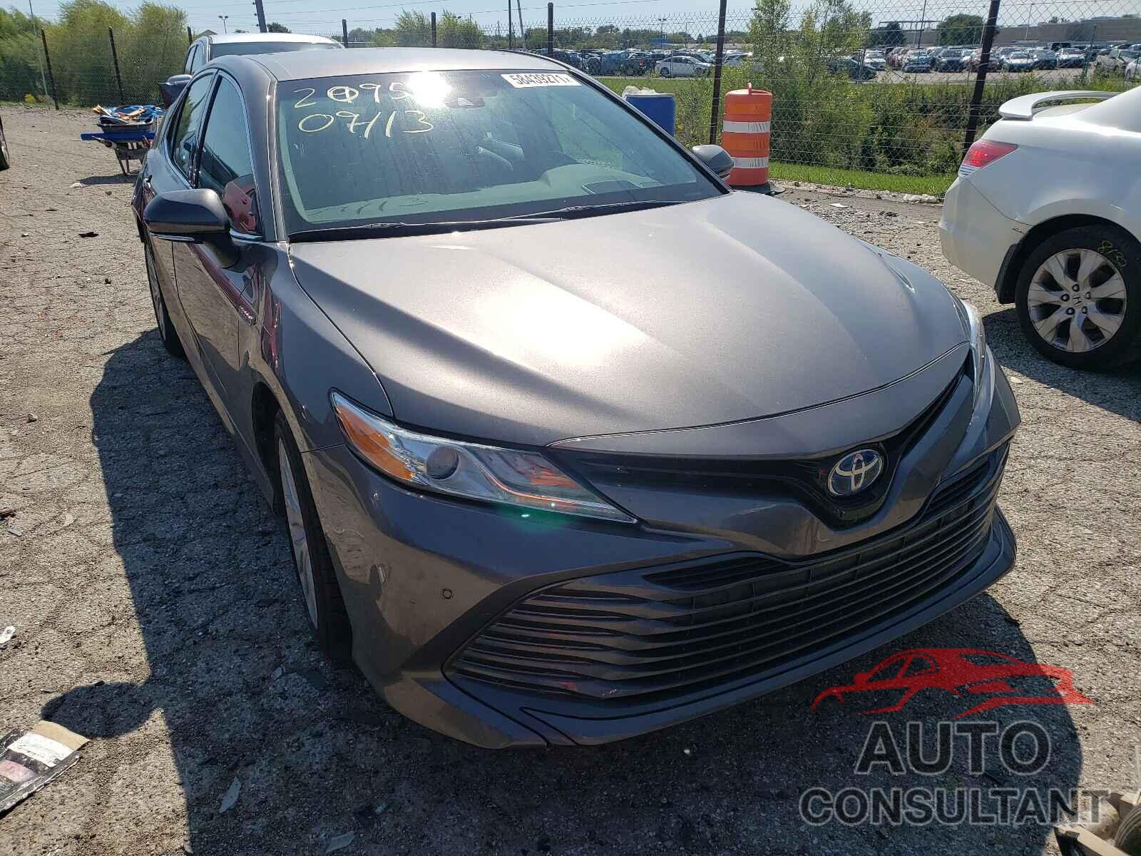 TOYOTA CAMRY 2018 - 4T1B21HK8JU501464