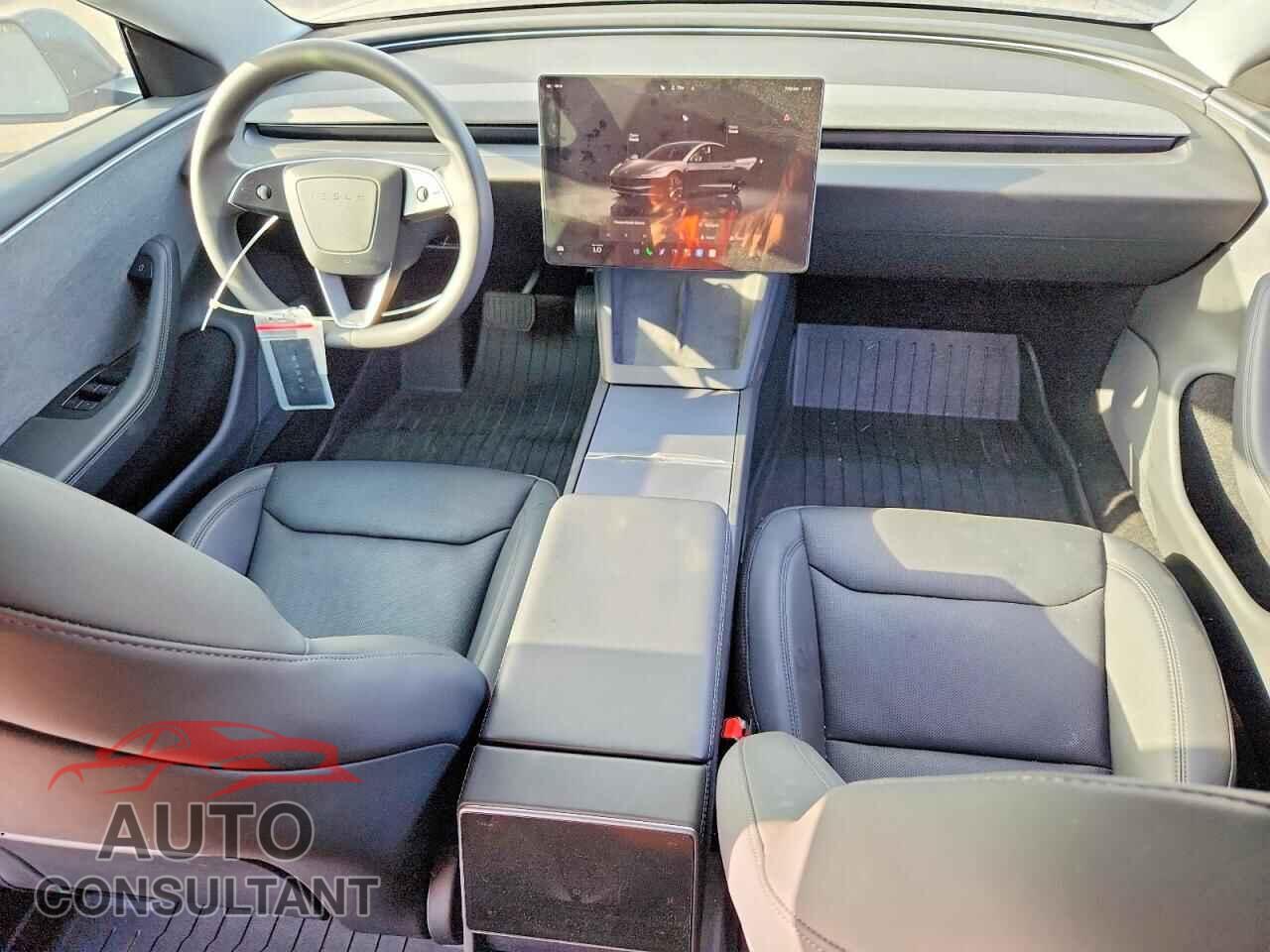 TESLA MODEL 3 2025 - 5YJ3E1EAXSF044260