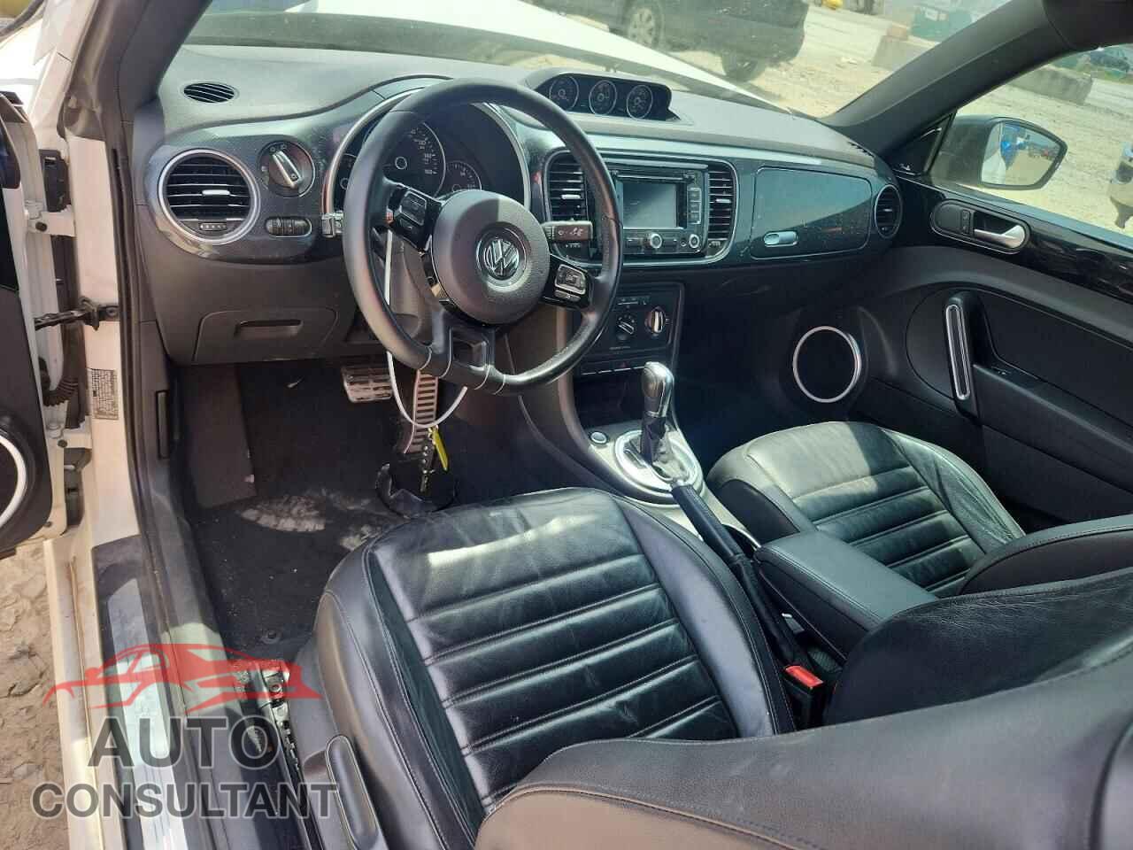 VOLKSWAGEN BEETLE 2012 - 3VWVA7AT9CM643885