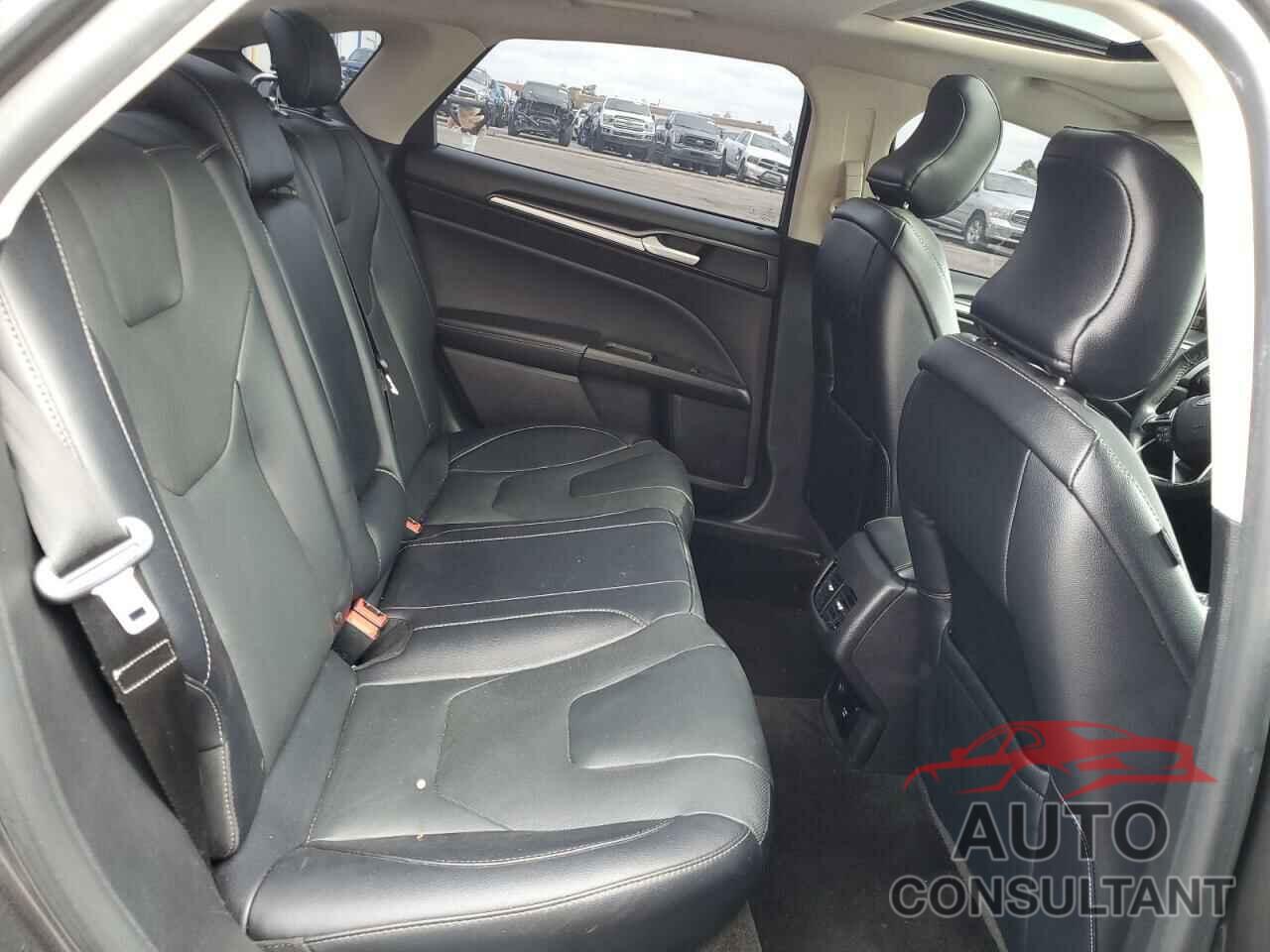 FORD FUSION 2018 - 3FA6P0RU0JR242435