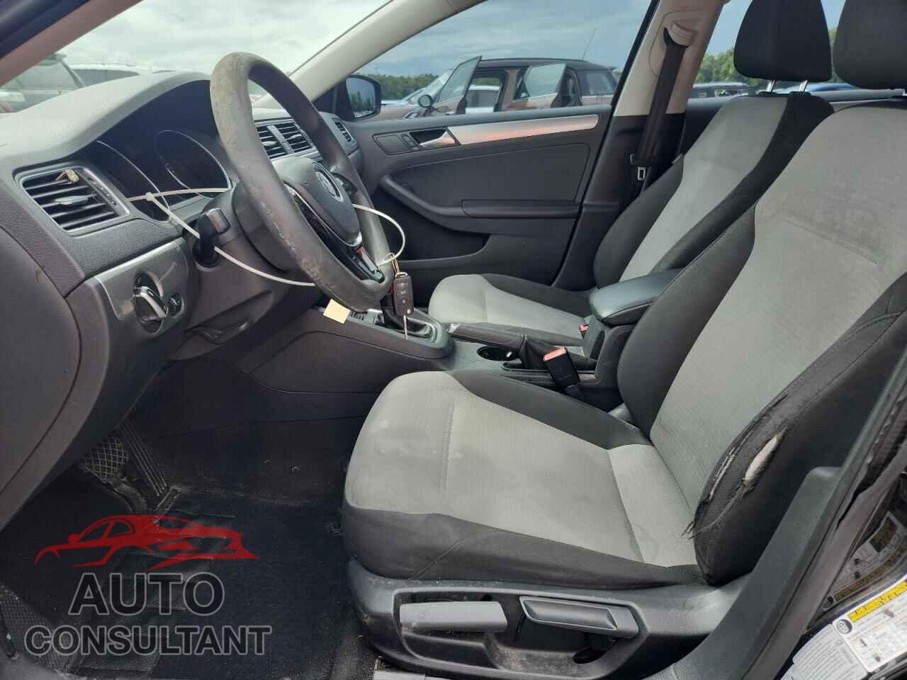 VOLKSWAGEN JETTA 2017 - 3VW2B7AJXHM212364