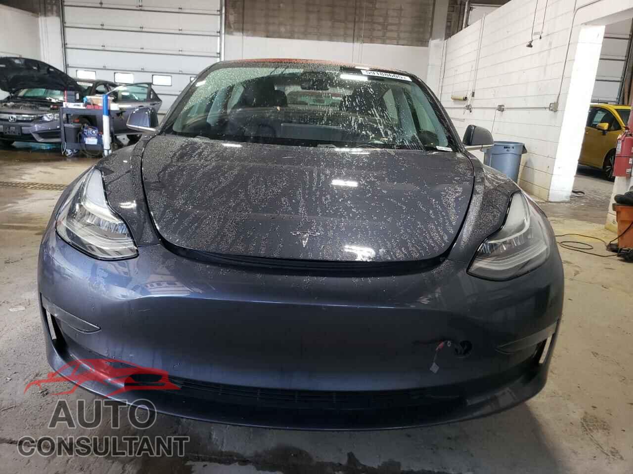 TESLA MODEL 3 2018 - 5YJ3E1EA5JF033228