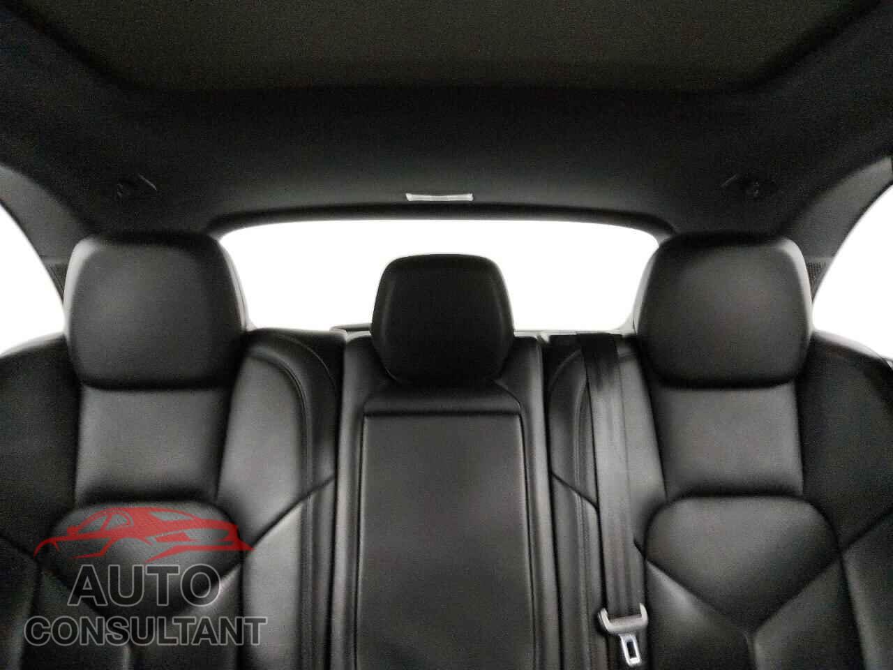PORSCHE CAYENNE 2016 - WP1AA2A24GKA13215