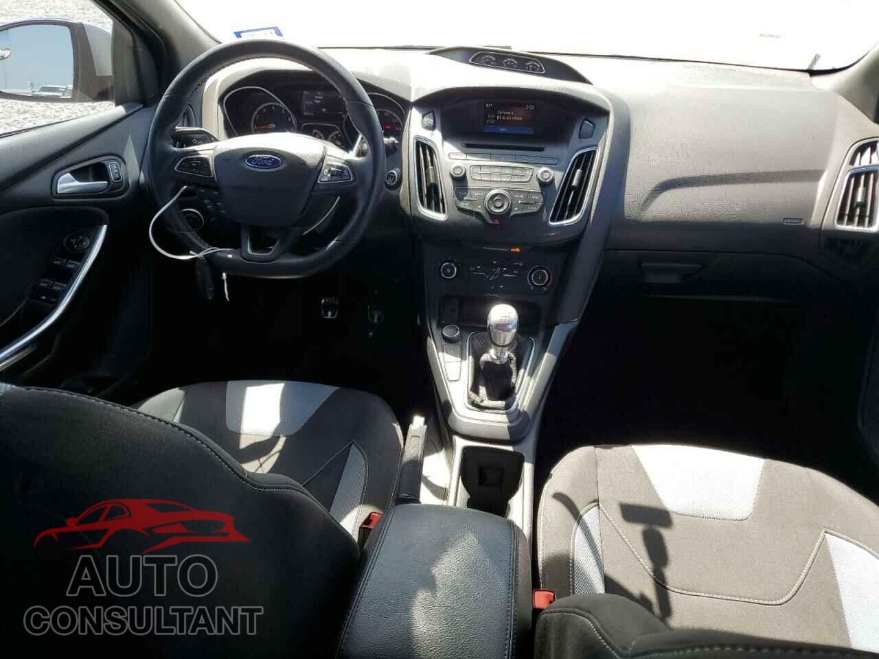 FORD FOCUS 2016 - 1FADP3L95GL318994