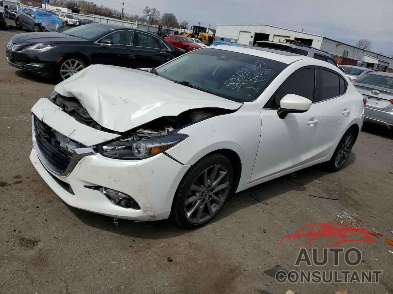 MAZDA 3 2018 - 3MZBN1W34JM158581