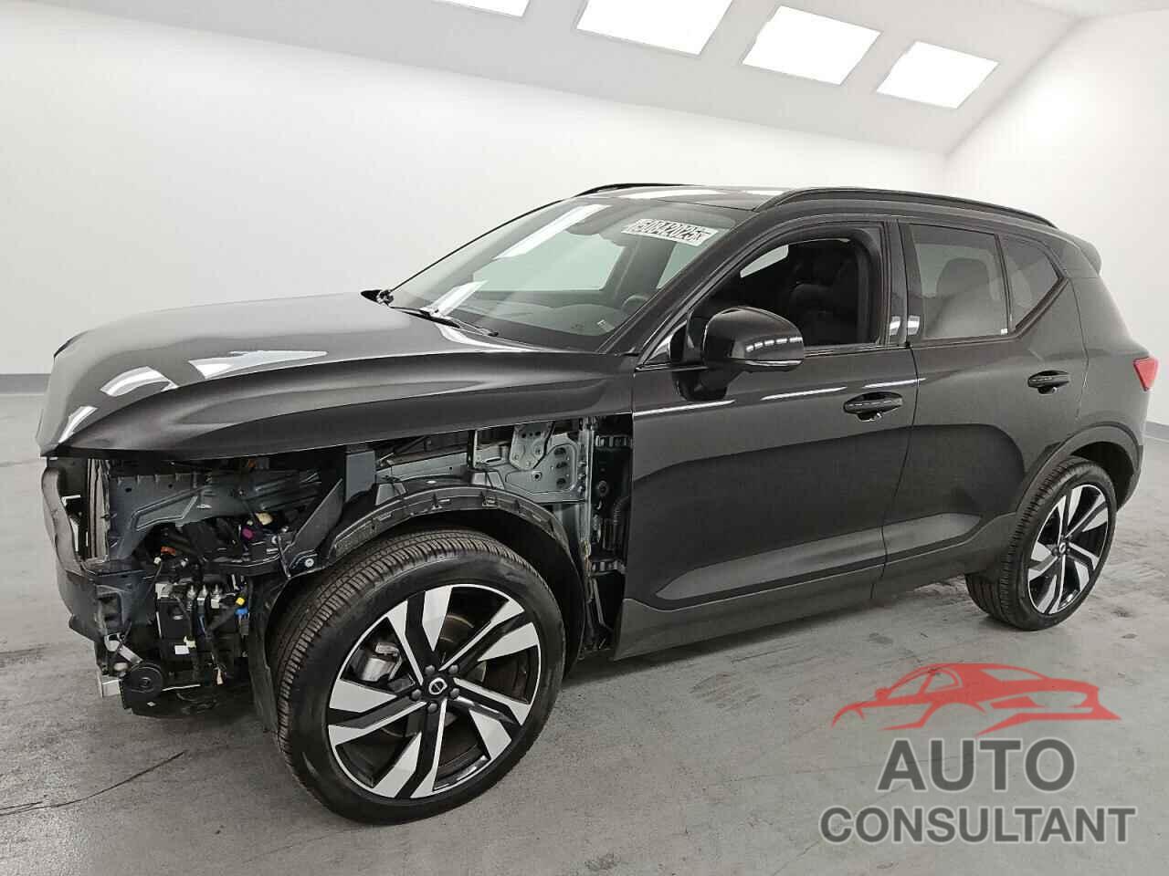 VOLVO XC40 PLUS 2025 - YV4L12UC0S2501274