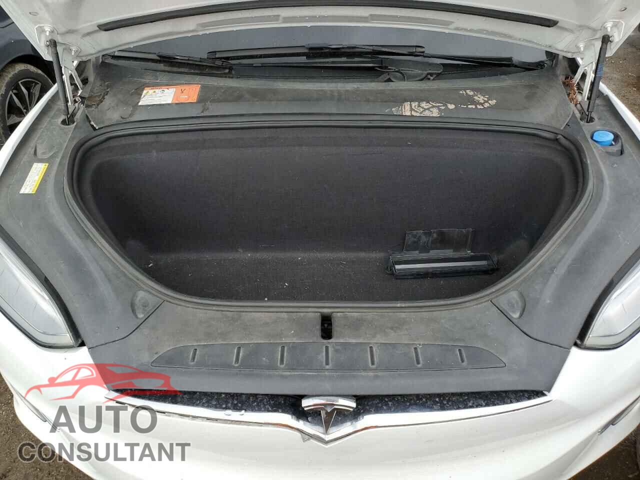 TESLA MODEL X 2016 - 5YJXCAE28GF017100