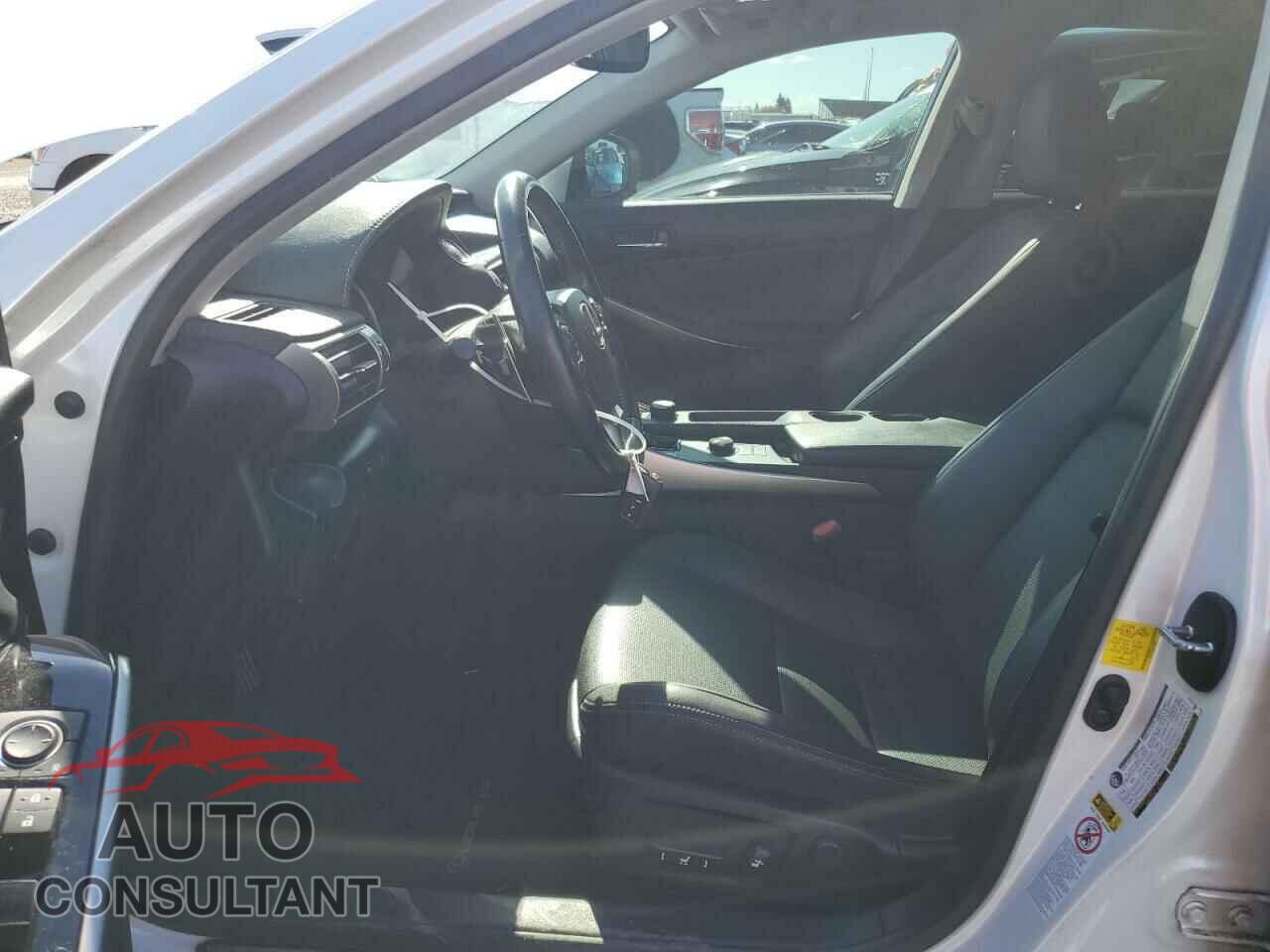 LEXUS IS 2016 - JTHBA1D2XG5030271